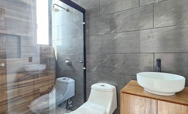 CASA 2 PLANTAS,  2 RECÁMARAS, 2.5 BAÑOS, COCHERA PARA 2 AUTOS