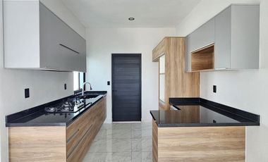 CASA 2 PLANTAS,  2 RECÁMARAS, 2.5 BAÑOS, COCHERA PARA 2 AUTOS