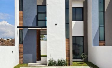 CASA 2 PLANTAS,  2 RECÁMARAS, 2.5 BAÑOS, COCHERA PARA 2 AUTOS