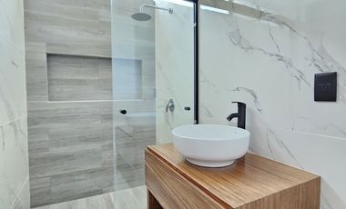 CASA 2 PLANTAS,  2 RECÁMARAS, 2.5 BAÑOS, COCHERA PARA 2 AUTOS