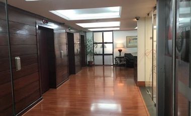EN ARRIENDO OFICINA  AMOBLADA Y EQUIPADA
