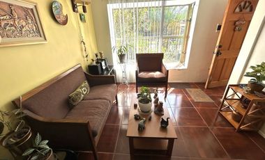 1 DORMITORIO Y BAÑO EN 1ER PISO.