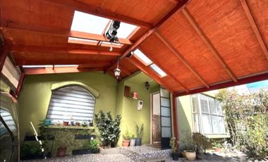 1 DORMITORIO Y BAÑO EN 1ER PISO.