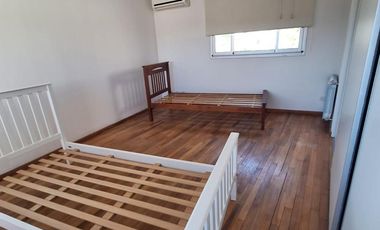 Casa en  Alquiler 3 dorm,3 baños,cochera doble,jardin -Altos de Manantiales-