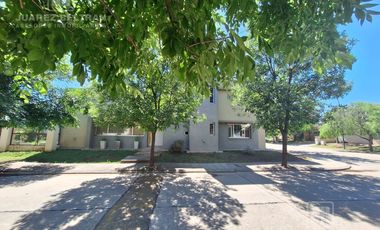 Casa en  Alquiler 3 dorm,3 baños,cochera doble,jardin -Altos de Manantiales-