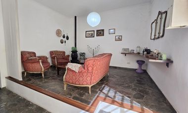 Venta casa 3 ambientes con cochera y piscina en Quilmes Oeste