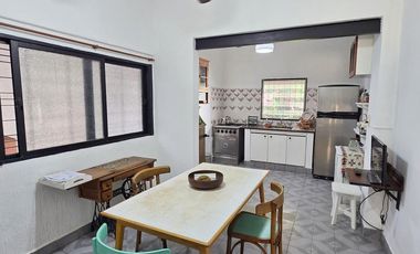 Venta casa 3 ambientes con cochera y piscina en Quilmes Oeste