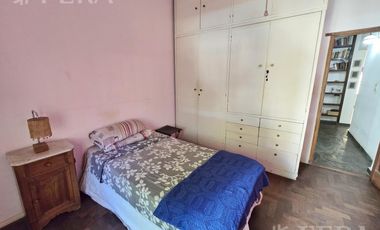 Venta casa 3 ambientes con cochera y piscina en Quilmes Oeste