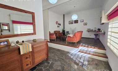 Venta casa 3 ambientes con cochera y piscina en Quilmes Oeste