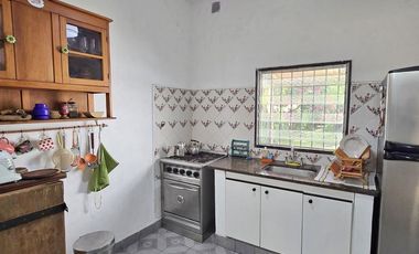 Venta casa 3 ambientes con cochera y piscina en Quilmes Oeste