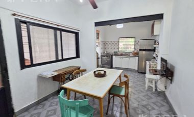 Venta casa 3 ambientes con cochera y piscina en Quilmes Oeste