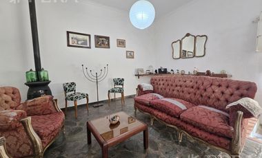 Venta casa 3 ambientes con cochera y piscina en Quilmes Oeste