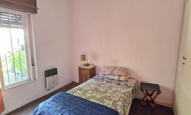 Venta casa 3 ambientes con cochera y piscina en Quilmes Oeste
