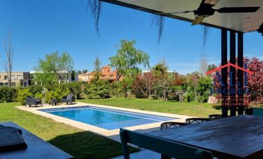 EXCELENTE CASA EN ALTOS DE CAMPO GRANDE