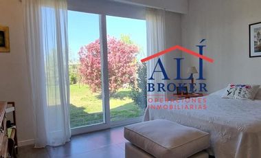 EXCELENTE CASA EN ALTOS DE CAMPO GRANDE