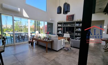 EXCELENTE CASA EN ALTOS DE CAMPO GRANDE