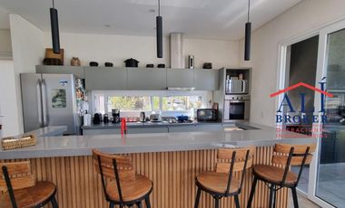 EXCELENTE CASA EN ALTOS DE CAMPO GRANDE