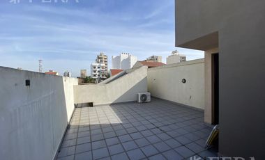 Venta casa 5 ambientes con cochera en Wilde