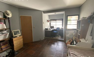 Venta casa 5 ambientes con cochera en Wilde