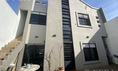 Venta casa 5 ambientes con cochera en Wilde