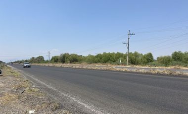 Terreno en venta a pie de carretera carretera libre a Acatlán de Juárez