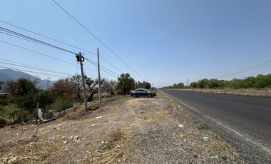 Terreno en venta a pie de carretera carretera libre a Acatlán de Juárez