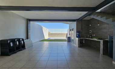 Bonita Casa / Terraza con Alberca