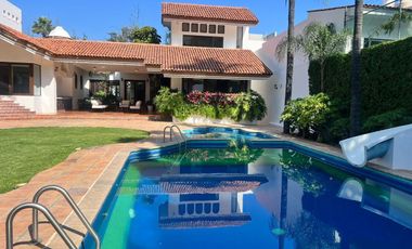 Casa de Lujo Alberca una Sola Planta  Colinas