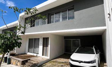 CASA EN VENTA EN FRACCIONAMIENTO PUNTA DIAMANTE
