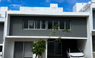 CASA EN VENTA EN FRACCIONAMIENTO PUNTA DIAMANTE