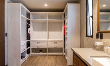Exclusivo departamento de 470 m2 en Aldea Zama en venta