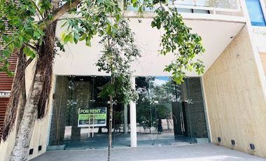 Local comercial de 150 m2 en Aldea Zama en Venta