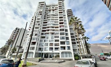 Departamento en Venta en Edificio Ventana Al Mar piso 7 (2 estacionamientos) - frente a Playa Cavancha
