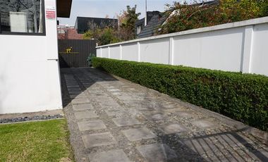 Local Comercial en Arriendo en Las Hualtatas / Gerónimo de Alderete
