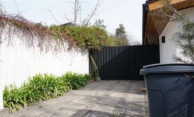 Local Comercial en Arriendo en Las Hualtatas / Gerónimo de Alderete
