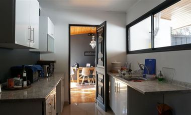 Local Comercial en Arriendo en Las Hualtatas / Gerónimo de Alderete