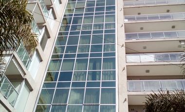 EXCELENTE DEPARTAMENTO DE 2 AMB. CON COCHERA CUBIERTA, EDIFICIO SYRAH. AV. CENTENARIO 2360 SAN ISIDRO BECCAR.