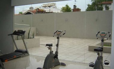 EXCELENTE DEPARTAMENTO DE 2 AMB. CON COCHERA CUBIERTA, EDIFICIO SYRAH. AV. CENTENARIO 2360 SAN ISIDRO BECCAR.