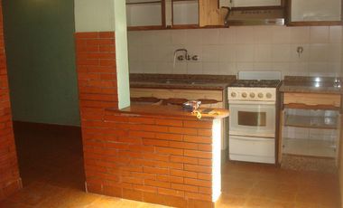 Carlos Calvo 2800, Remedios de Escalada ¡Casa 3 ambientes en Venta!