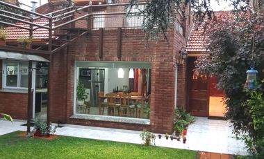 HERMOSO CHALET. Bº LOS CEDROS