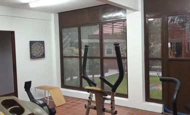 HERMOSO CHALET. Bº LOS CEDROS