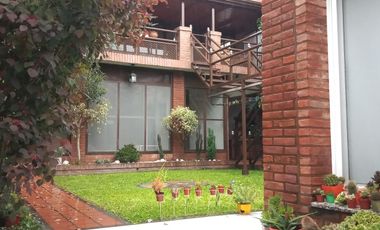 HERMOSO CHALET. Bº LOS CEDROS