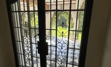 Casa en frente a casa de gobierno