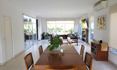 San Agustín -  impecable casa de 5 ambientes con pileta