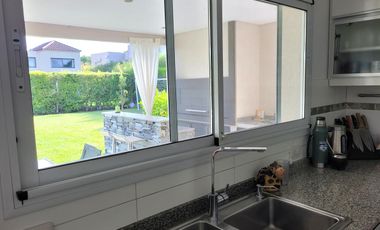 San Agustín -  impecable casa de 5 ambientes con pileta