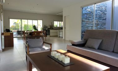 San Agustín -  impecable casa de 5 ambientes con pileta