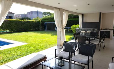 San Agustín -  impecable casa de 5 ambientes con pileta