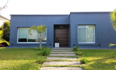 San Agustín -  impecable casa de 5 ambientes con pileta