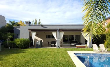 San Agustín -  impecable casa de 5 ambientes con pileta