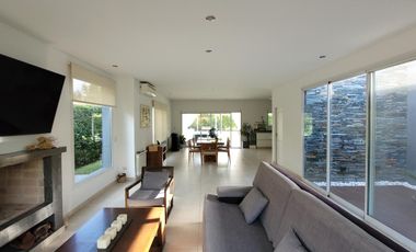 San Agustín -  impecable casa de 5 ambientes con pileta